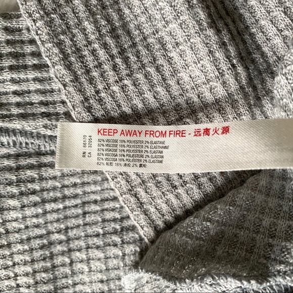 ❌SOLD❌ Free People One Of The Girls Henley Grey XS - Picture 9 of 10